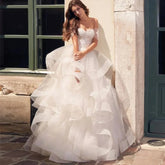 Exquisito vestido de novia de sirena de lujo, brillante, con hombros descubiertos, esponjoso y sexy, sin espalda, con exquisita cola y corte trompeta.