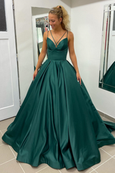 Robe de bal longue en satin vert chasseur, coupe trapèze, col en V