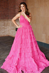Vestido formal de tirantes magenta plisados con volantes y capas