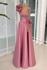 Fabuloso vestido de graduación de satén con escote en V, sin mangas, volantes y abertura, corte en A.