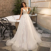 Magnifique robe de mariée trapèze sans manches à décolleté plongeant et traîne chapelle, nouvelle robe de mariée de luxe en dentelle sexy et ravissante