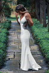 Vestido de novia blanco corte sirena con tirantes largos y pedrería WD609