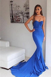 Robe de bal longue sirène à décolleté cœur, faite main, avec traîne.