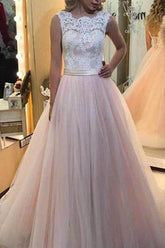 Robes de bal longues en tulle rose bon marché, coupe trapèze, dentelle blanche et dos en dentelle, disponibles en ligne.