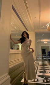 Elegante vestido largo de noche con tirantes finos y escote en V Y7285