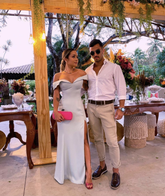 Vestido de noche azul satinado con hombros descubiertos y abertura Y5123