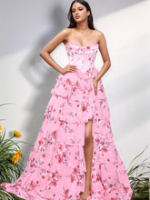 Vestido largo de fiesta con estampado en el corpiño, sin tirantes, corte en A, falda escalonada y abertura