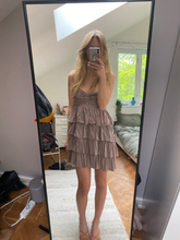 Lindo vestido de tirantes finos con capas para baile de bienvenida Y2792