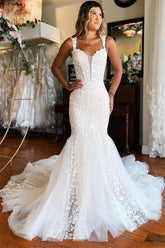 Vestido de novia corte sirena color marfil con escote pronunciado y hombros descubiertos WD708