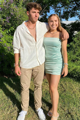 Vestido corto de cóctel fruncido con tirantes finos color verde menta, ideal para fiestas de bienvenida (modelo Y1774)