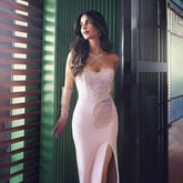 Robe de soirée sirène en satin rose 2025, bretelles spaghetti, perles, fente haute et gants, LA72001