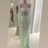 Vestido de noche de lujo estilo sirena con escote corazón, perlas y cuentas, color verde salvia árabe, modelo LA72660 (2025)