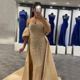 Vestido de noche de sirena con cuentas color piel, hombros descubiertos, chal y detalles de cristal para ocasiones formales 2025 LA72819