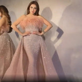 Vestidos de noche elegantes de sirena con plumas rosas de lujo para mujer, vestidos de fiesta 2025 LA71879