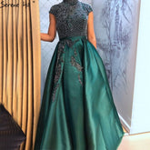 Vestido de noche verde satinado con cuello alto, mangas cortas y apliques de cuentas, estilo Dubái, LA70761