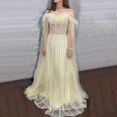 Vestido de noche largo árabe amarillo con mangas tipo capa, corte A y plumas, para mujer, ideal para bodas, 2025, LA72190