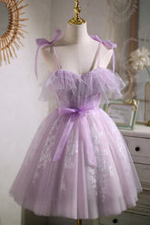 Vestido corto de fiesta morado estilo A, ideal para ocasiones especiales, con lazo.