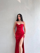 Vestido largo de noche de satén fruncido con escote corazón y corte recto Y5713