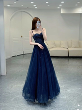 Vestido de fiesta elegante de tul azul marino con tirantes y corte en A, modelo Y6776