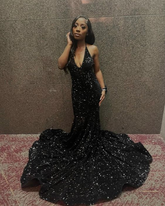 Vestido largo de noche de sirena con lentejuelas, escote halter en V, espalda descubierta y cola de barrido Y5939