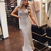 Vestido de noche de lujo rojo vino con escote redondo y sin mangas, estilo sirena de Dubái 2025, vestido formal con cuentas de diamantes LA70415