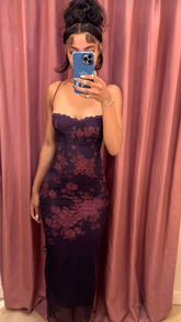 Vestido de noche de corte sirena, con tirantes finos, encaje, gasa y estampado floral, color morado, modelo Y8245