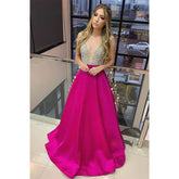 Vestido largo de fiesta de noche formal, corte en A, satén fucsia con cuentas y escote en V
