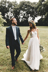 Vestido de novia de corte A, sin mangas, con tirantes finos y cola corta WD541