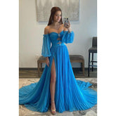 Vestido formal de corte A, sin tirantes, de tul, con espalda descubierta y mangas tres cuartos.