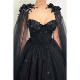 Vestido largo de baile de graduación negro con escote corazón y apliques 3D