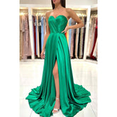 Vestido largo de fiesta formal con escote corazón, abertura alta y pliegues, corte en A