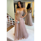 Vestido de noche formal largo de tul con cuentas y escote en forma de A