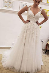 Vestidos de novia largos de corte princesa, escote en V, encaje marfil y apliques WD382