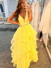 Robe de bal longue jaune en tulle superposé, col en V, coupe trapèze, avec ceinture, idéale pour les remises de diplômes.