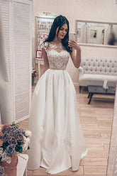 Vestido de novia de satén con corpiño de encaje vintage de línea A y espalda tipo corsé barco WD523