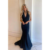 Robe de soirée longue en satin à col en V et dos nu avec traîne