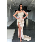 Vestido largo de fiesta sin tirantes, con lentejuelas, fruncido y corte sirena con abertura