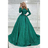 Vestido de fiesta verde con mangas largas y joya única con purpurina