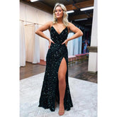 Robe de bal à bretelles spaghetti, col en V, paillettes et fente