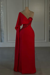 Superbe robe de bal rouge en mousseline de soie à une épaule et manches courtes avec strass