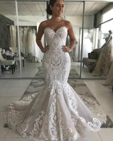 Magnifique robe de mariée sirène longue à décolleté cœur et applications de dentelle
