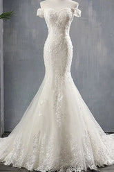 Vestidos de novia elegantes de sirena con hombros descubiertos y apliques, con cordones