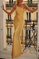 Robe de soirée élégante, dos nu, col oblique