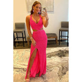 Robe de bal longue à bretelles croisées et découpes pailletées et col en V