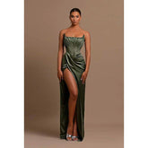 Vestido de noche largo tipo barco, sin tirantes, fruncido y con abertura