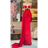 Vestidos de noche formales largos rojos con pliegues y tirantes de cuentas