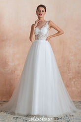 Precioso vestido de novia blanco con escote barco, lentejuelas brillantes y encaje.