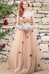 Hermoso vestido de novia con mariposas, escote corazón y volantes, modelo WD429