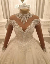 Preciosos vestidos de novia de corte princesa, línea A, con joyas, encaje y mangas largas.