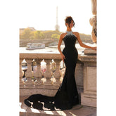 Robe de bal longue en satin à col haut et perles avec traîne